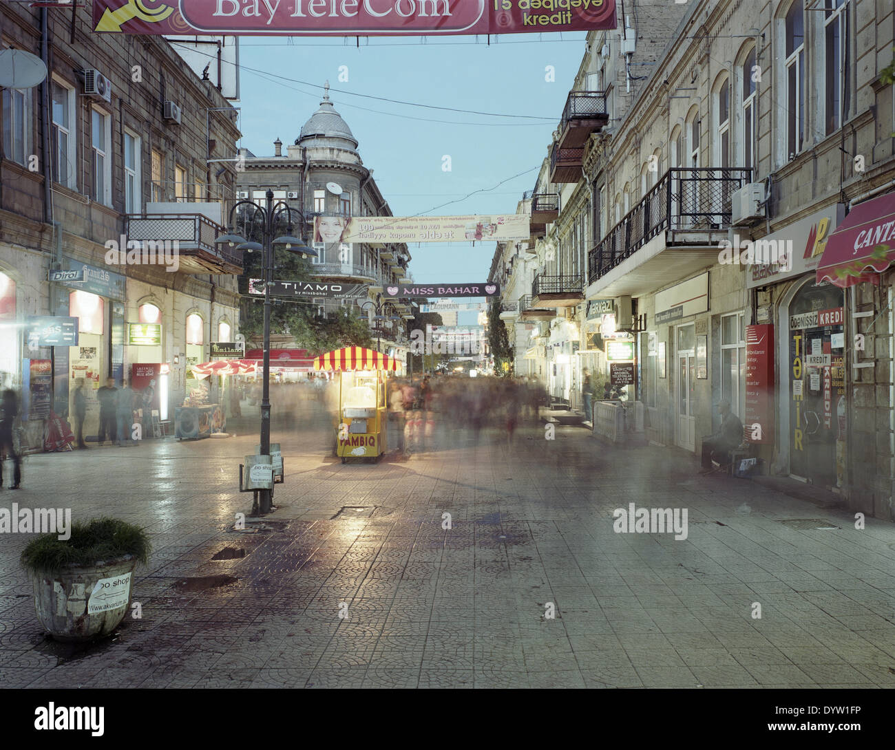 Straßenbild von historischen Einkaufsmeile in Baku 2008 Stockfoto