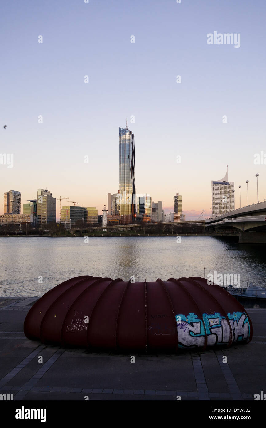 Wien, Danube City, DC-Tower, Dominique Perrault, Reichsbruecke, Österreich, 22. zu überbrücken. Bezirk, Donaucity Stockfoto