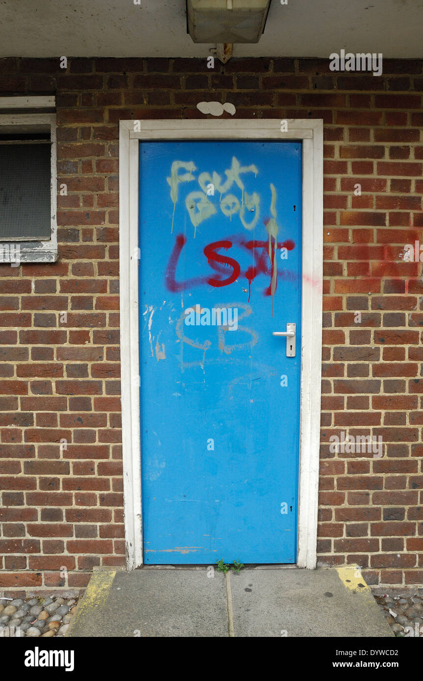 Graffiti-Tags auf Tür Stockfoto