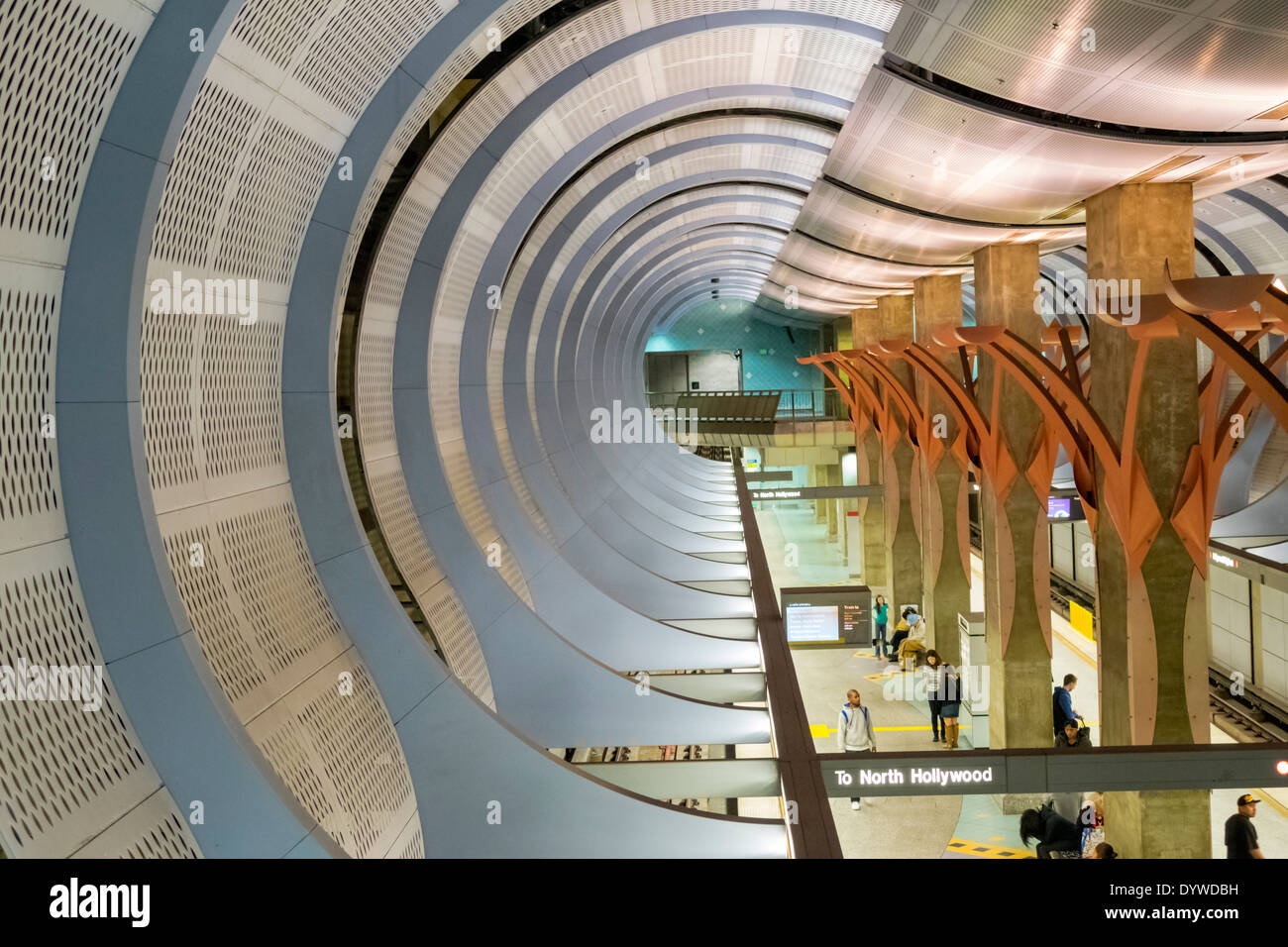 Los Angeles California, LA County Metro Rail, Red Line, Rail, U-Bahn, Zug, Nahverkehr, Hollywood Highland, Station, Sheila Klein, Underground Girl, Architekt Stockfoto