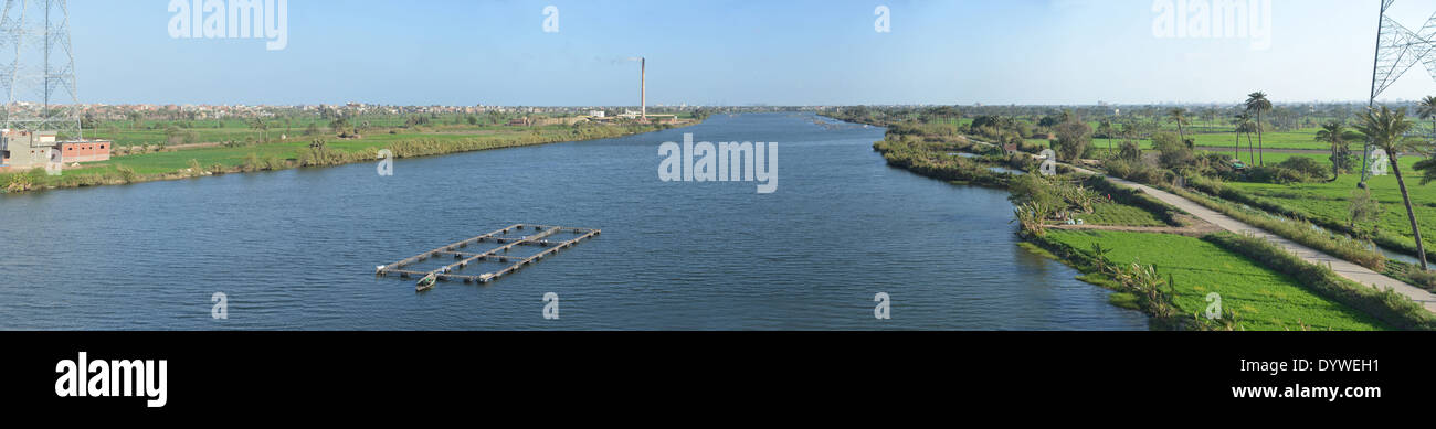 Der Mündung des Nils in Damietta, Ägypten, wo das frische Wasser der weltweit längste Fluss Nil trifft Mittelmeer Stockfoto
