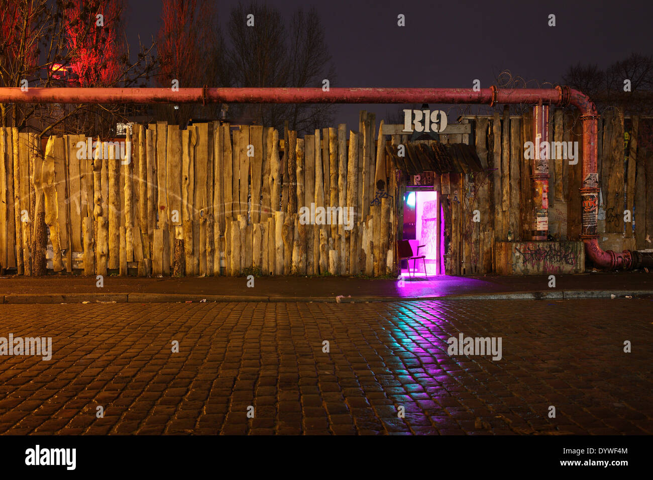 Berlin, Deutschland, beleuchteten Eingang in die Clubszene in R19 Revaler Straße Stockfoto