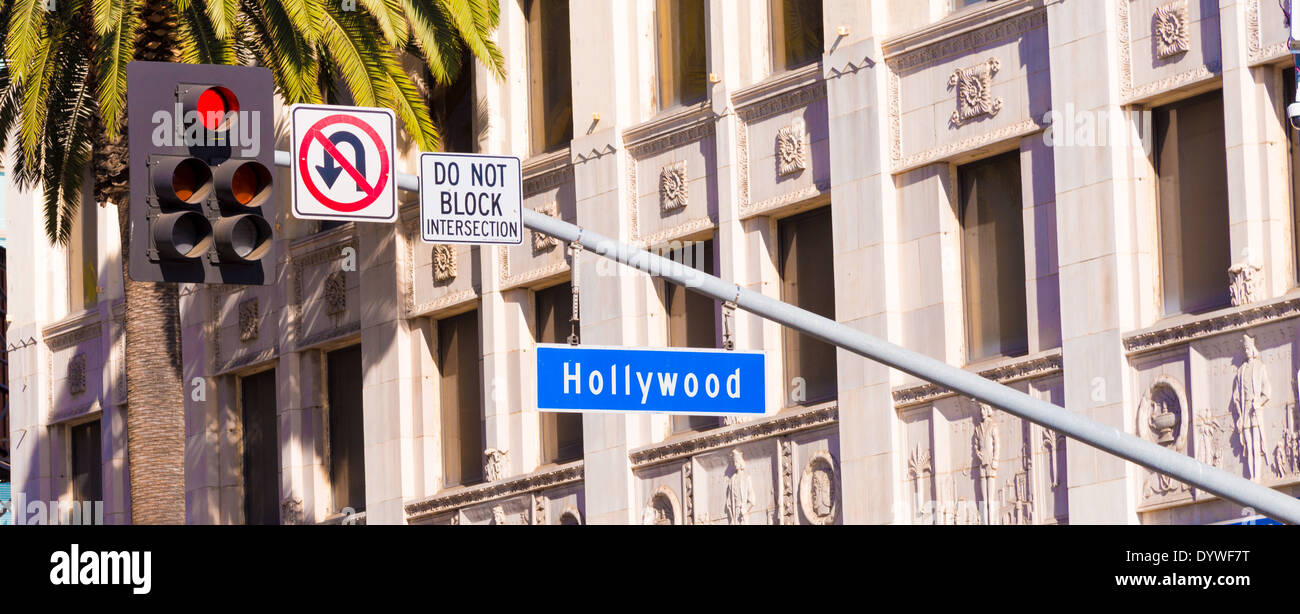 Die blaue Straßenschild Hollywood Blvd. Stockfoto