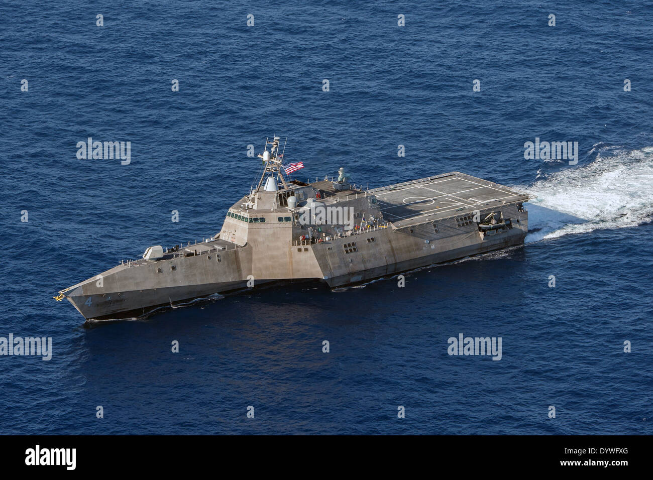 U.S. Navy Unabhängigkeit-Klasse littoral Combat ship USS Coronado im Gange in den Pazifischen Ozean 23. April 2014 vor der Küste von San Diego, Kalifornien. Stockfoto