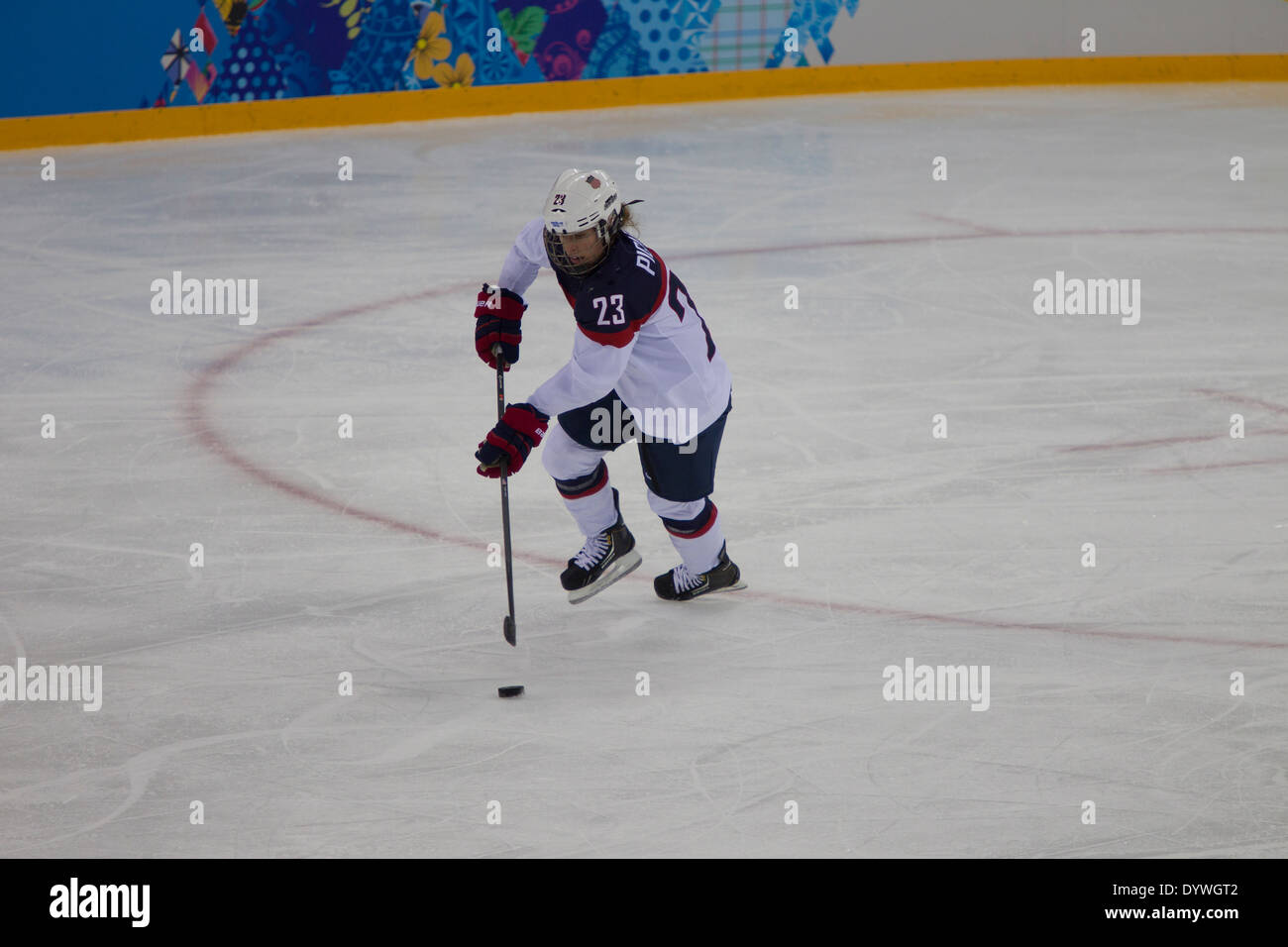 Michelle Picard (USA)-23, USA-Kanada Frauen Eishockey bei den Olympischen Winterspielen, Sotschi 2014 Stockfoto