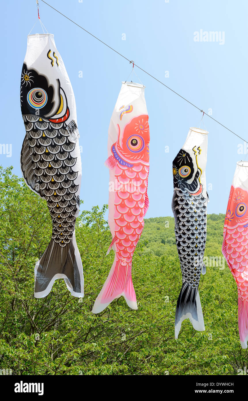 Japanischen Karpfen Streamer Dekoration gegen blauen Himmel Stockfoto