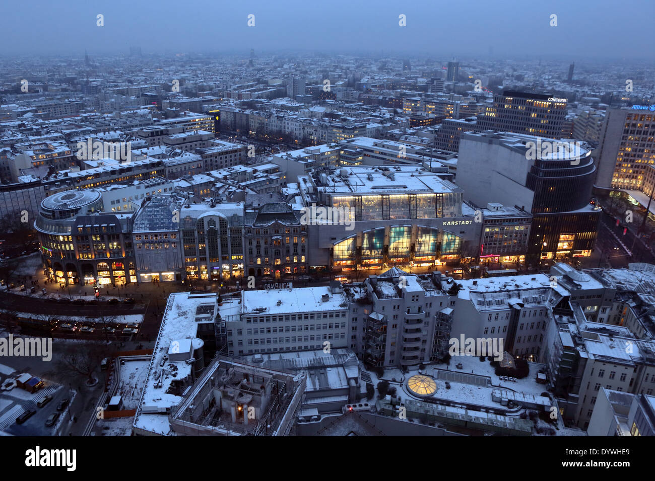 Berlin, Deutschland, mit Blick auf den Kurfürstendamm in der Abenddämmerung Stockfoto