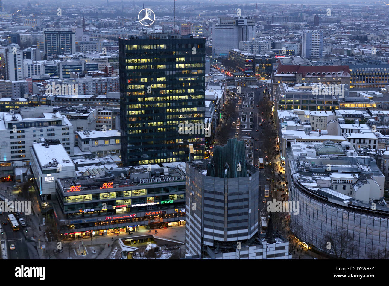 Berlin, Deutschland, mit Blick auf das Europa-Center in der Abenddämmerung Stockfoto