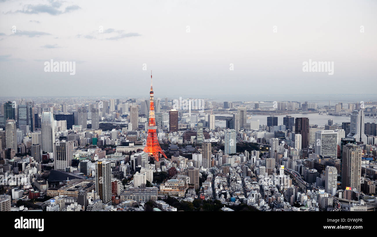 Tokyo Tower in Stadt-Landschaft-Luftbild. Panorama. Tokio, Japan. Stockfoto