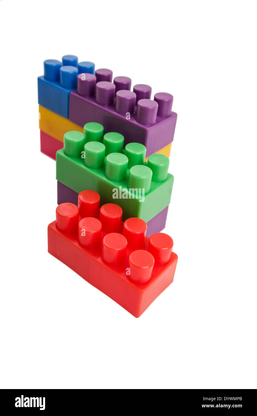 Bausteine-Wand auf weißem Hintergrund Stockfoto