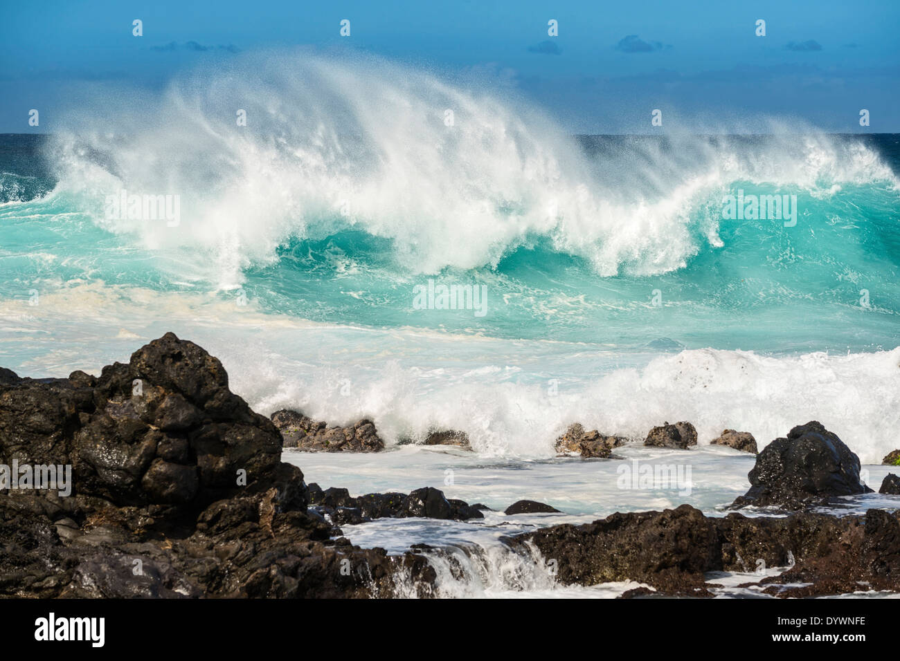 Die großen und spektakulären Wellen am Hookipa Beach in der Nordküste von Maui. Stockfoto