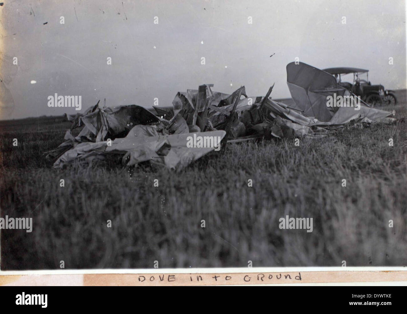 Bild aus dem AL-58 Jones Album mit einem Piloten von Eastern Airlines, Fred Alvin Jones. Jones war in den Anfängen der kommerziellen Luftfahrt eine einflussreiche Persönlichkeit und trug während seiner Amtszeit maßgeblich zum Wachstum der Eastern Airlines bei. Stockfoto