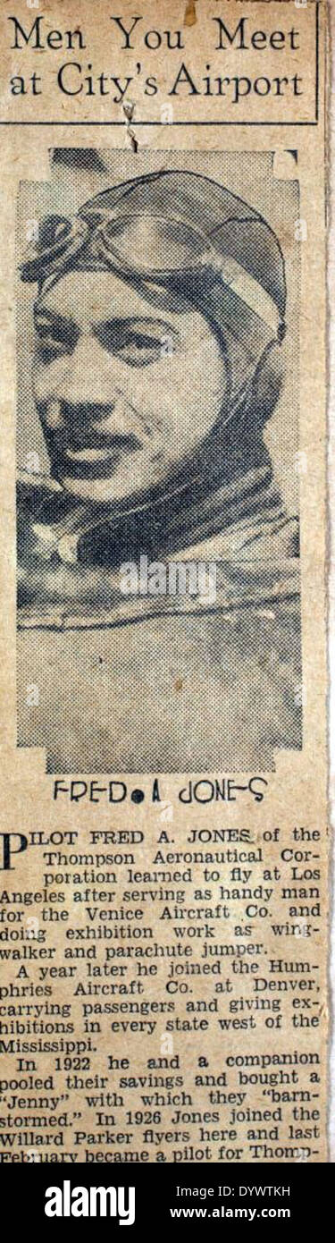 Dieses Bild aus dem AL-58 Jones Album zeigt Fred Alvin Jones, einen bemerkenswerten Piloten von Eastern Airlines. Jones trug maßgeblich zur Luftfahrt bei und flog eine Reihe von Flugzeugen für die Fluggesellschaft. Das Bild verdeutlicht die ersten Jahre der Expansion von Eastern Airlines und Jones' Schlüsselrolle in seinem Betrieb. Stockfoto