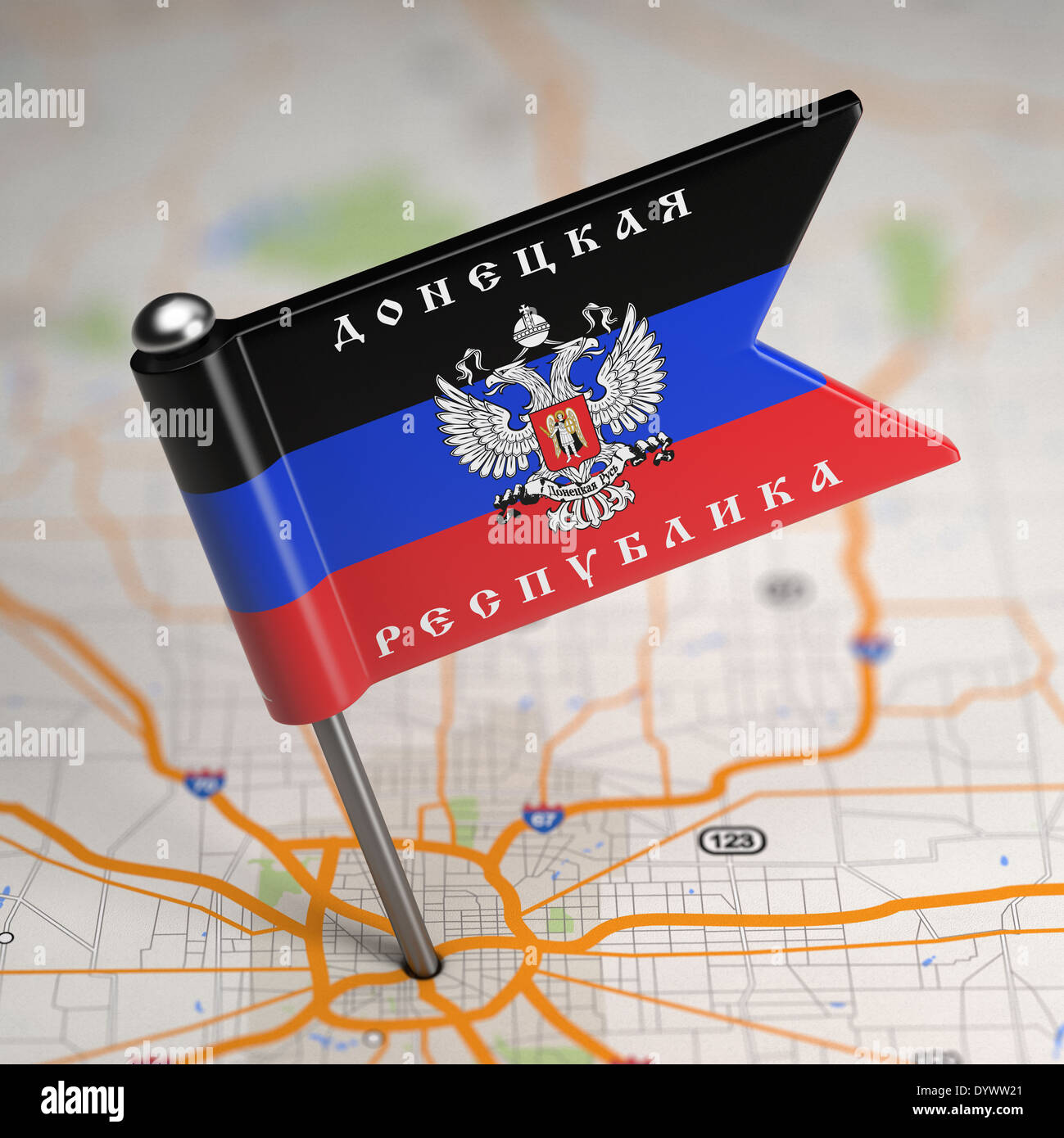Donezk Volksrepublik kleine Flagge auf einem Kartenhintergrund. Stockfoto