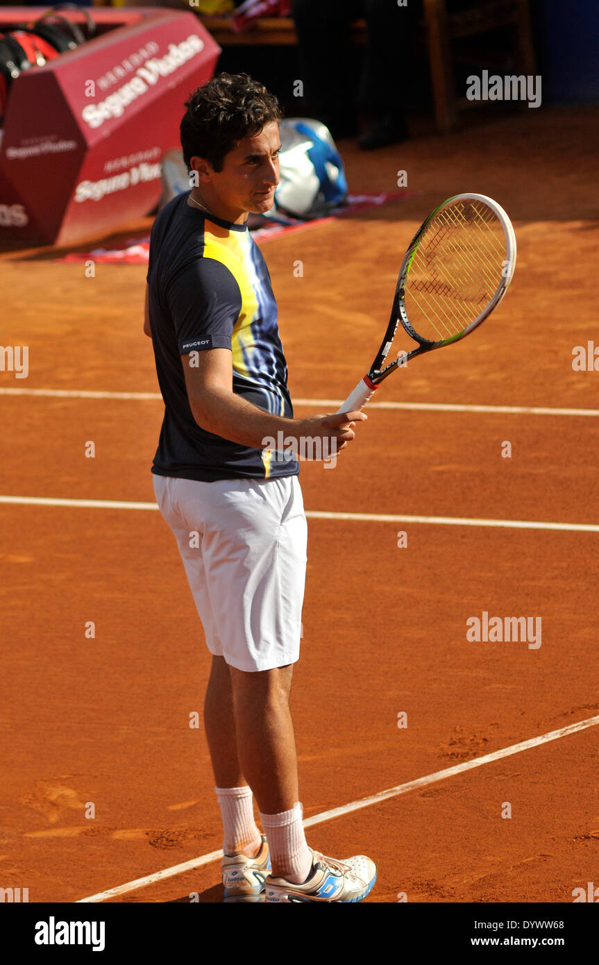 Barcelona, Spanien. 25. April 2014. Nicolas Almagro Schlachten gegen Rafael Nadal tagsüber fünf 2014 ATP World Tour, Viertelfinale Barcelona Open Banc Sabadell an der Real Club de Tenis Barcelona. Nicolas Almagro besiegt Rafael Nadal 6-7 6-2 4-6 Credit: Fototext/Alamy Live-Nachrichten Stockfoto