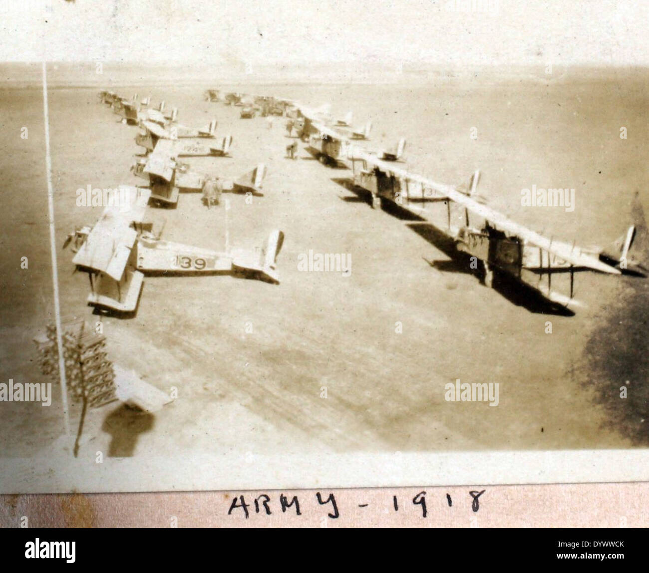 Dieses Bild von Fred Alvin Jones Album zeigt Eastern Airlines, wo Jones als Pilot diente. Seine Beiträge spiegeln die Geschichte der US-amerikanischen Luftfahrt wider. Stockfoto