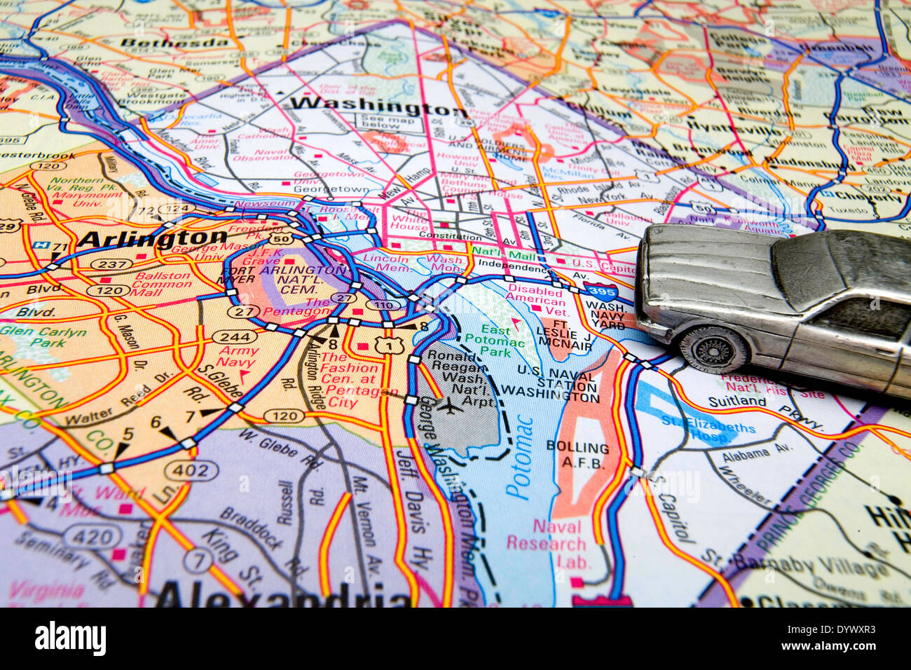 Modell-Limousine auf einer Karte von Washington, DC. Stockfoto