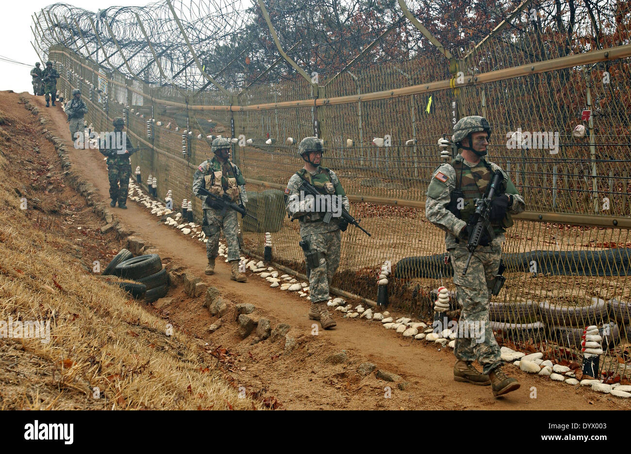 US-Soldaten mit den Vereinten Nationen Befehl Sicherheit Bataillon patrouillieren die Grenze zu Nordkorea bekannt als der DMZ 24. März 2007 in Panmunjom, Südkorea. Stockfoto