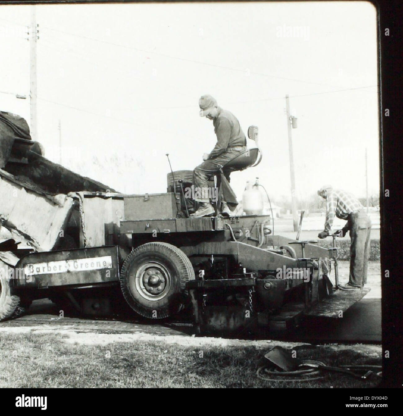 Dieses Foto von Continental Motors veranschaulicht die vielfältigen Einsatzmöglichkeiten ihrer Flugzeugmotoren, die zahlreiche Luftfahrtplattformen in verschiedenen Branchen angetrieben haben, von der allgemeinen Luftfahrt bis hin zu zivilen und militärischen Flugzeugen. Die Zuverlässigkeit und Effizienz der Motoren sind der Schlüssel für ihre breite Verwendung. Stockfoto