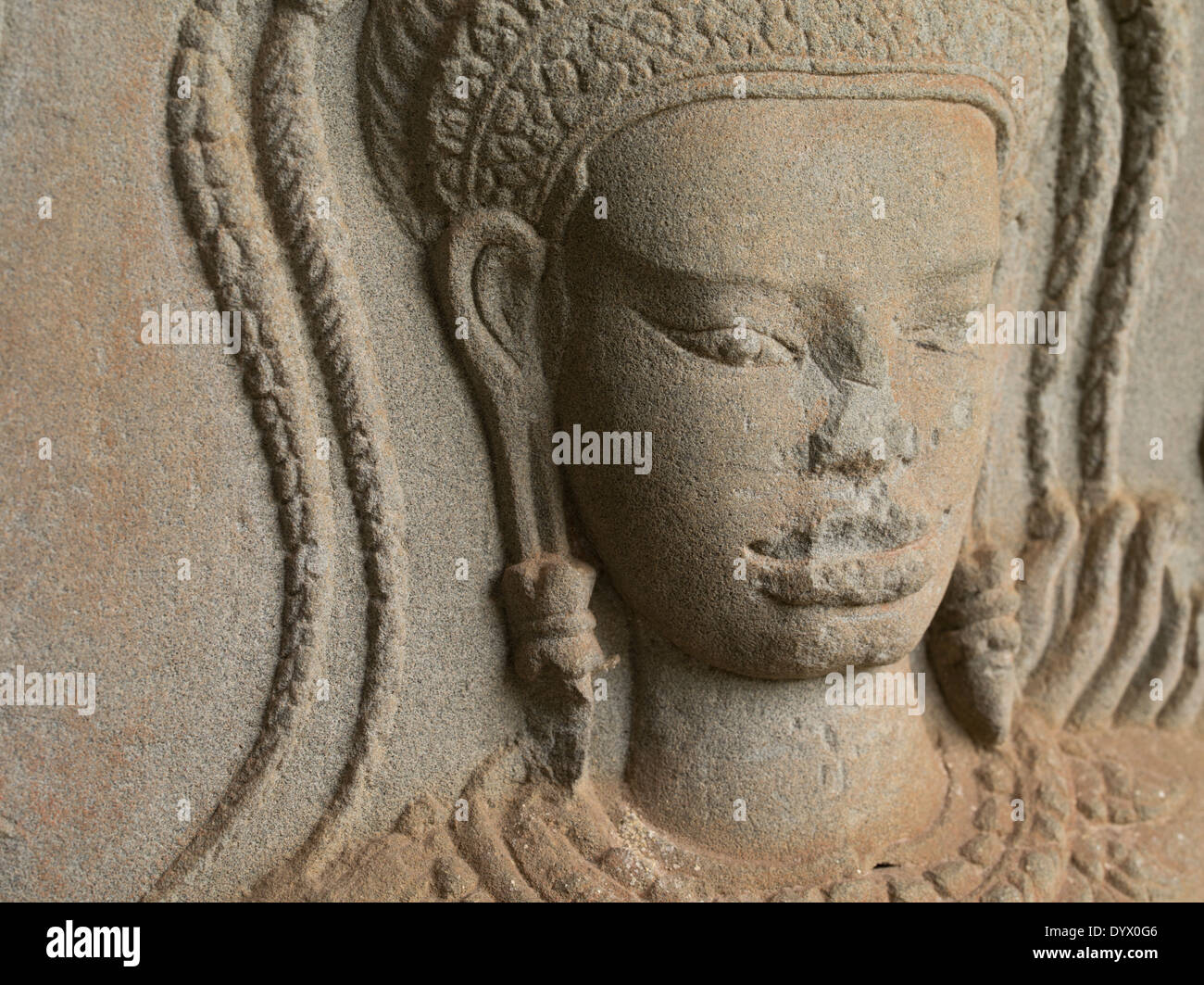 Apsara Sandstein Relief Schnitzereien am Angkor Wat, buddhistische Tempelanlage, Siem Reap, Kambodscha Stockfoto