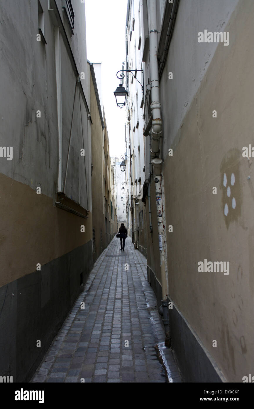 Paris, schmale mittelalterliche Straße, Passage Briare Stockfoto