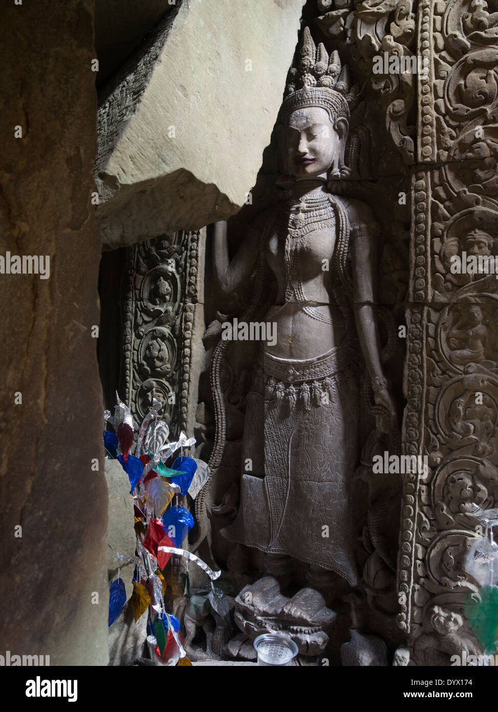 Sandstein Flachrelief Carvings der Apsara im Tempel Preah Khan, Siem Reap, Kambodscha Stockfoto