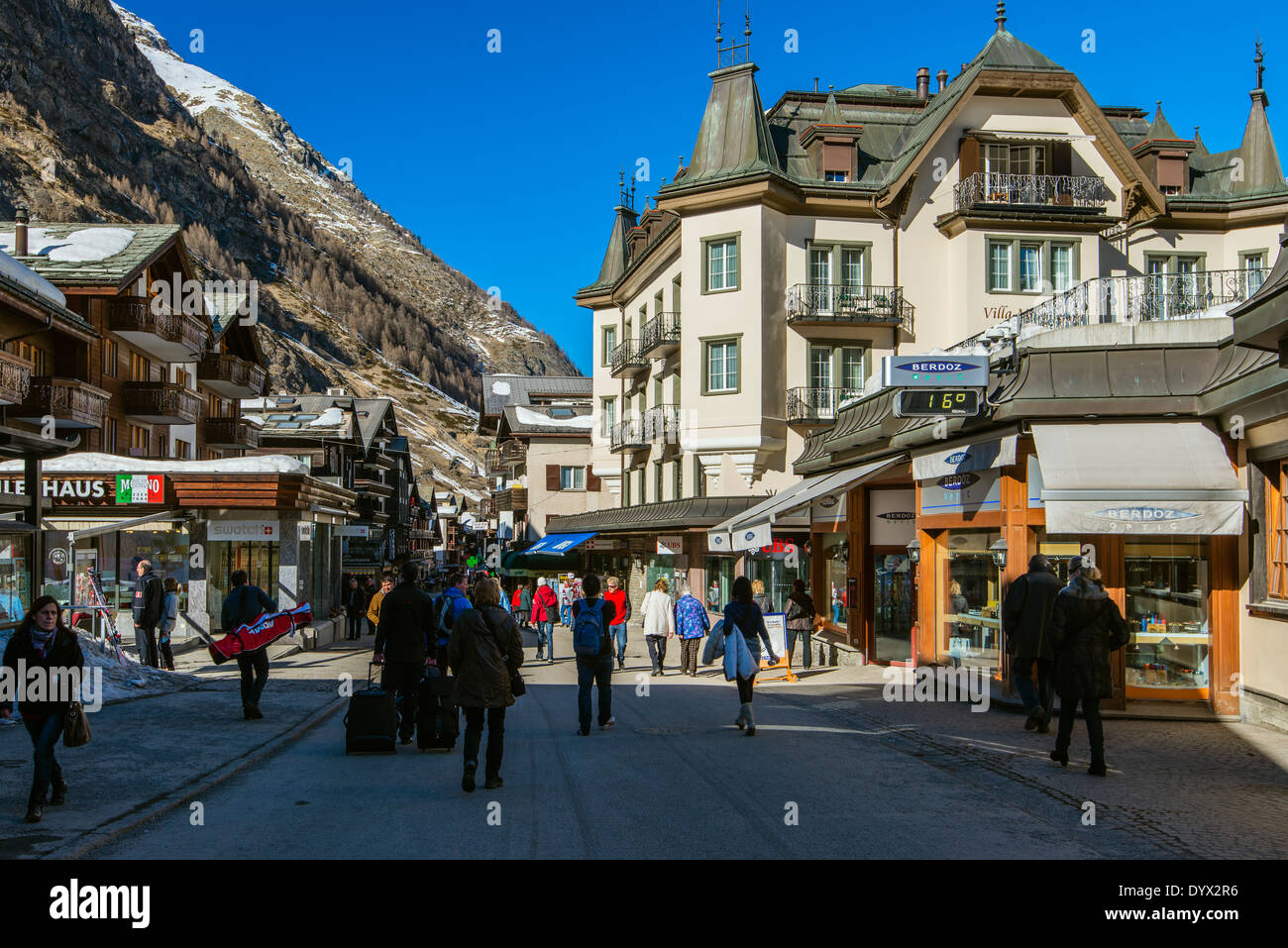 Hauptstraße in Zermatt, Wallis oder Wallis, Schweiz Stockfoto