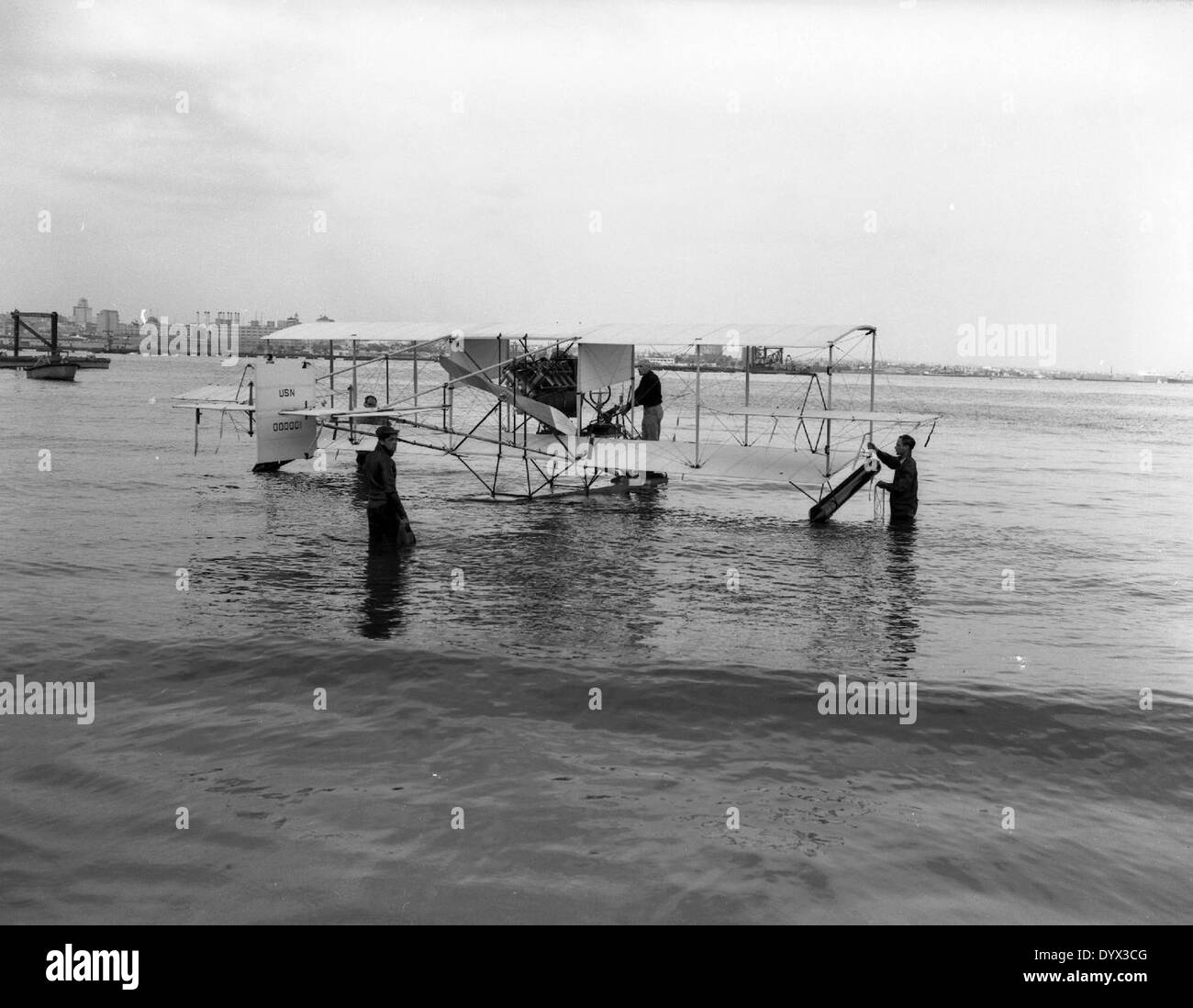 Dies ist ein Foto einer Curtiss A-1 Replik, aufgenommen am 20. April 1961. Die Curtiss A-1 war eines der ersten Flugzeuge der United States Navy im frühen 20. Jahrhundert. Der Nachbau wurde geschaffen, um das Erbe der frühen Seefahrt zu bewahren. Stockfoto