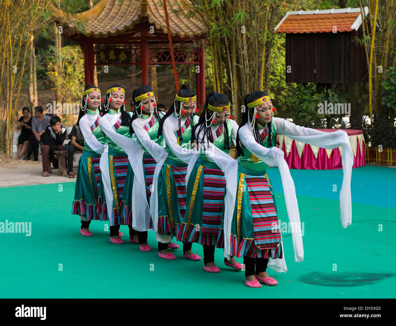Traditionellen Tanz-Performance bei Cambodian Cultural Village, Siem Reap, Kambodscha Stockfoto