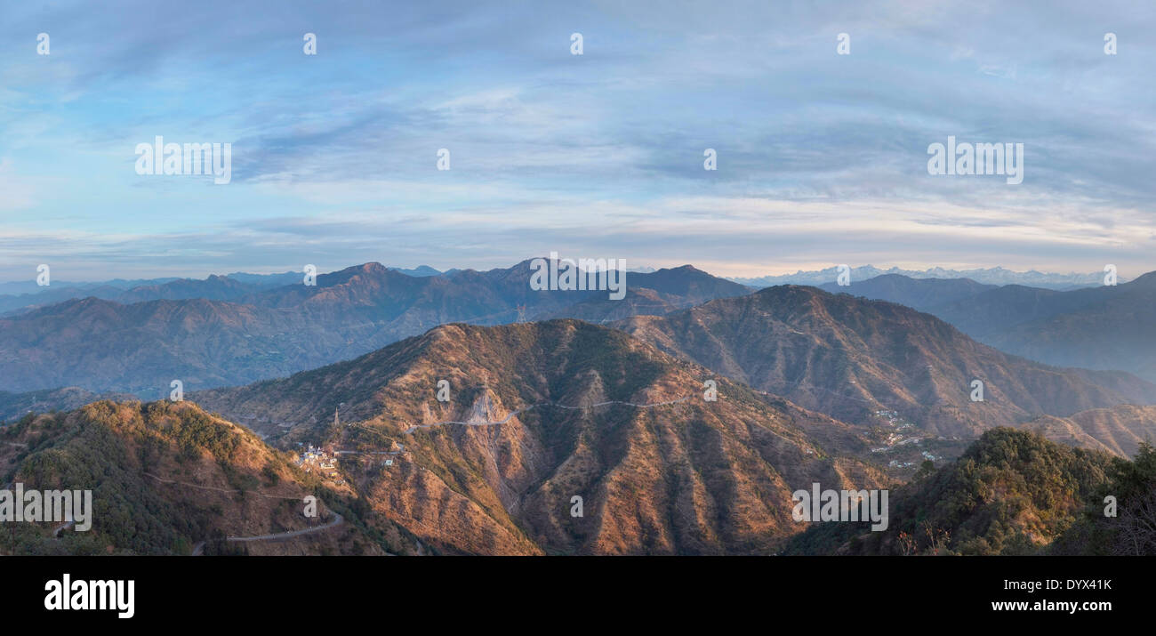 am frühen Morgen in den Ausläufern des Himalaya Stockfoto