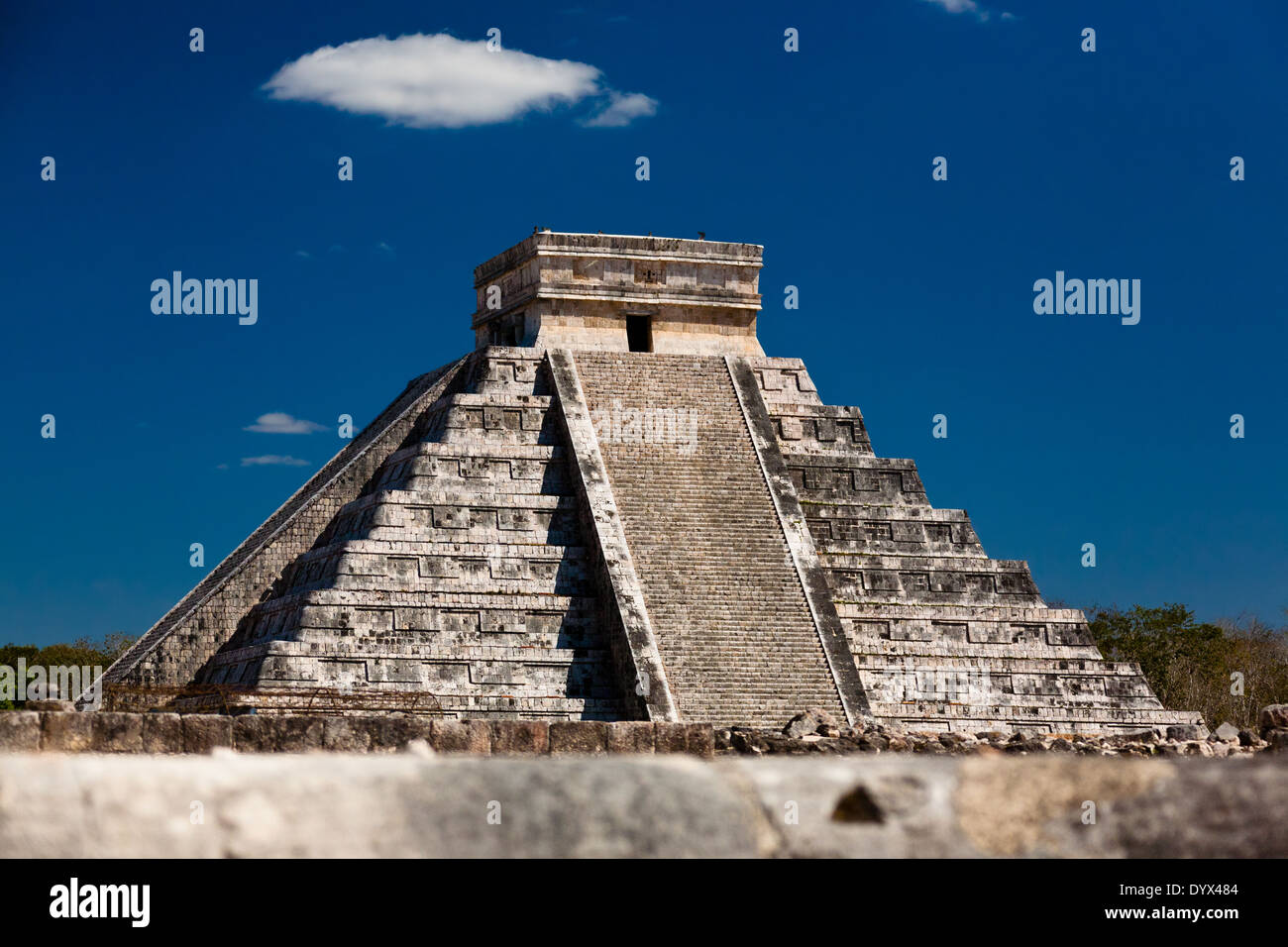 eine Zikkurat in Chichen Itza, Yucatan, Mexiko Stockfoto