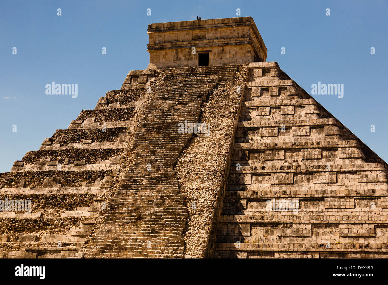 eine Zikkurat in Chichen Itza, Yucatan, Mexiko Stockfoto