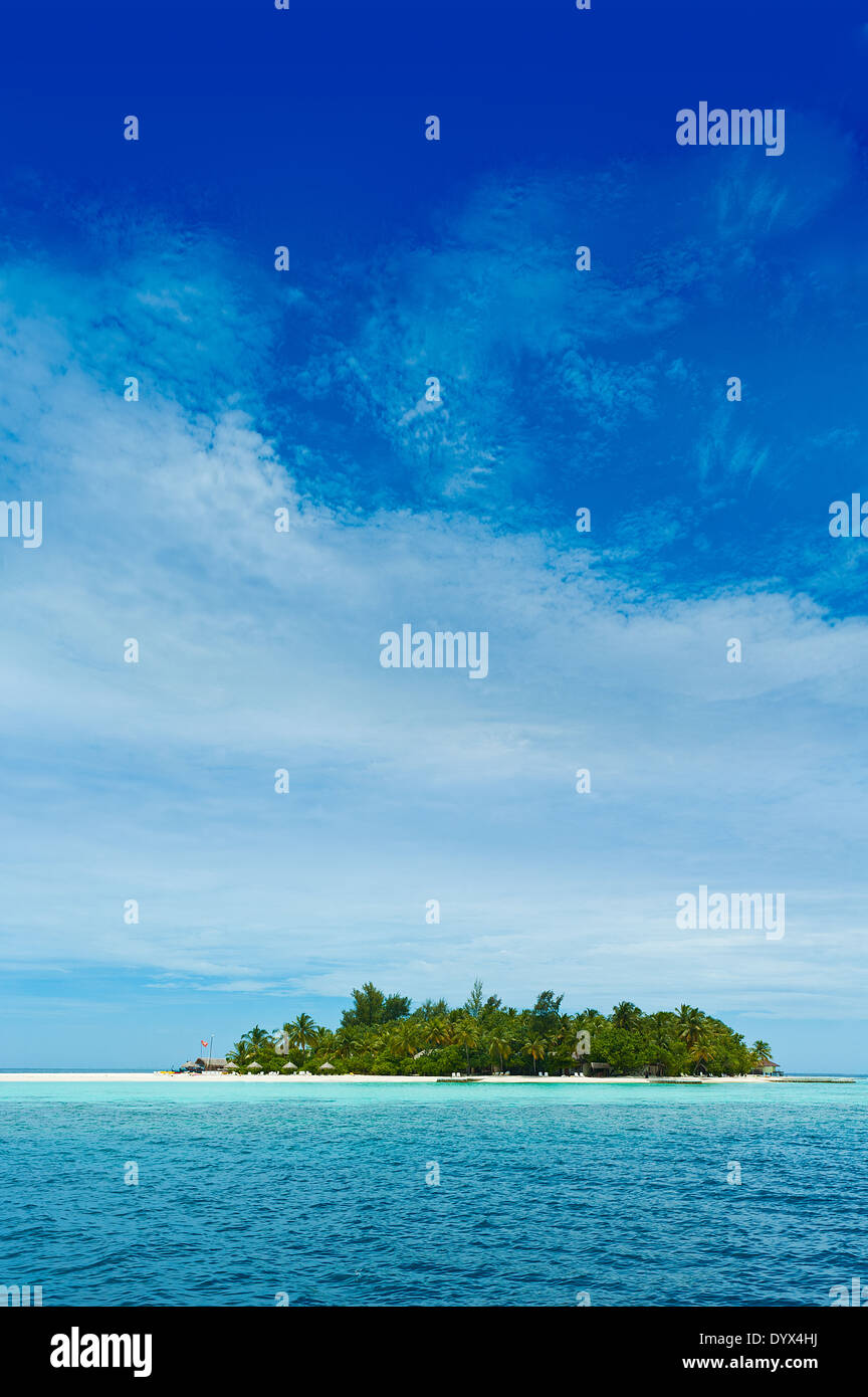 Paradise Island, blaues Meer und blauer Himmel Stockfoto