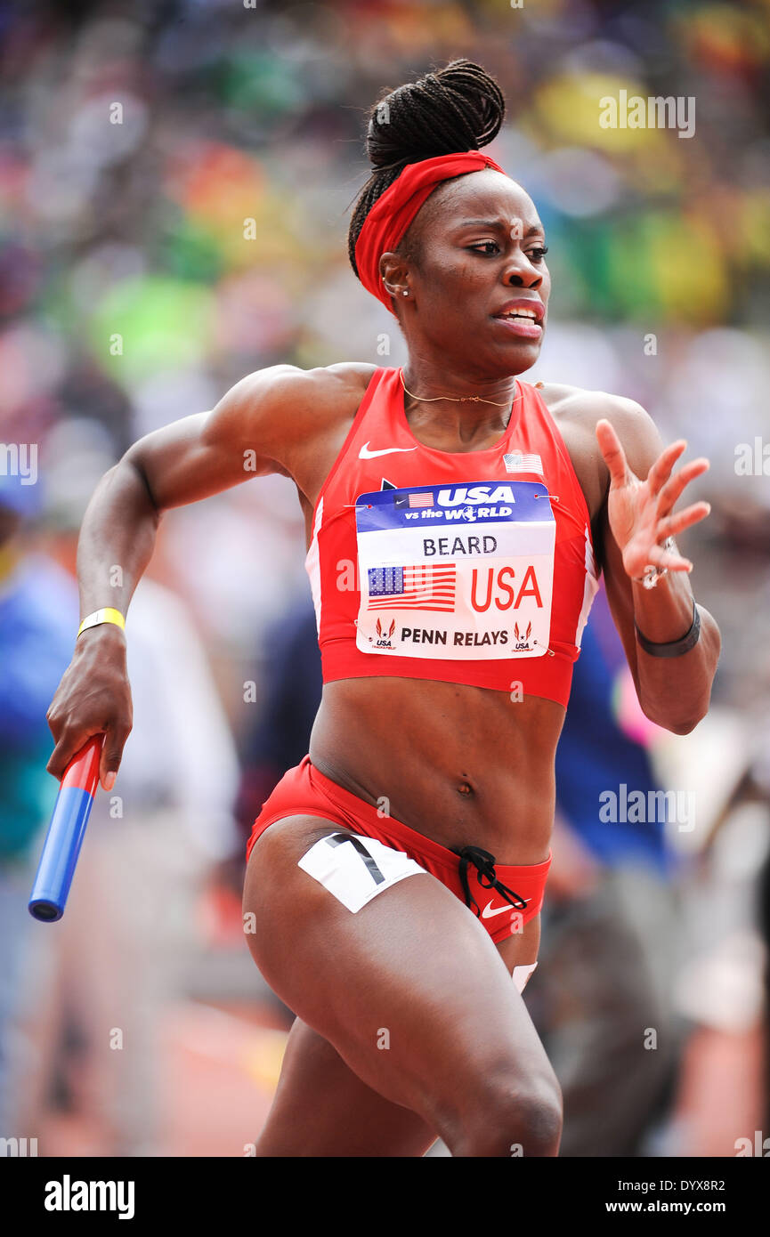 Philadelphia, Pennsylvania, USA. 26. April 2014. JESSICA Bart des Team USA läuft die letzte Etappe der USA gegen die Welt 4 x 400 an der Penn Relays in Franklin Field in Philadelphia Pa Credit: Ricky Fitchett/ZUMAPRESS.com/Alamy Live News Stockfoto