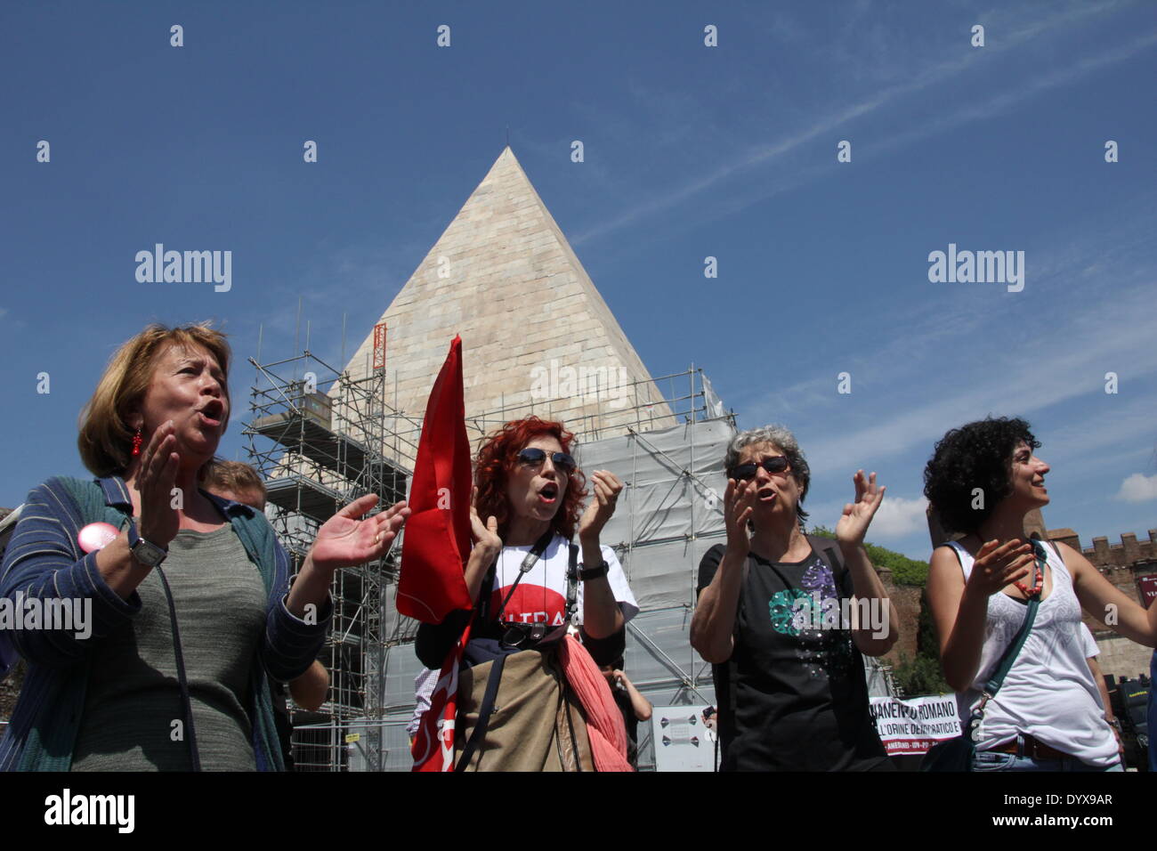 Rom, Italien. 25. April 2014. Zweiten Weltkrieg Liberation Day Gedenken Piazza Porta San Paolo in Rom Italien Credit: Gari Wyn Williams / Alamy Live News Stockfoto