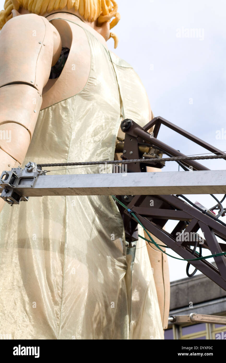 Die Mechanik funktioniert die 20ft-Marionette der Lady Godiva Spaziergänge durch die Gassen in Stratford-upon-Avon Stockfoto