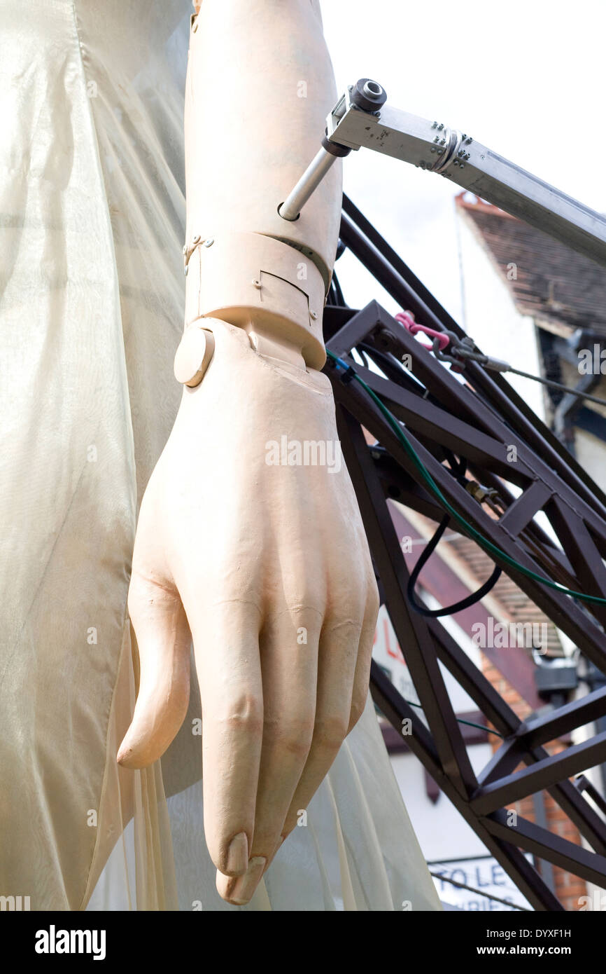 Die Mechanik funktioniert die 20ft-Marionette der Lady Godiva Spaziergänge durch die Gassen in Stratford-upon-Avon Stockfoto