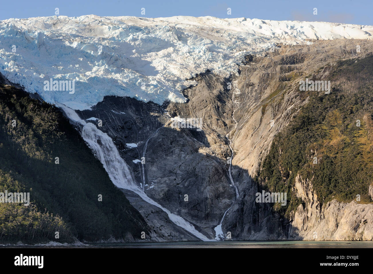 Gletscher-Ansicht. Der nordwestliche Arm des Beagle-Kanals führt durch den sogenannten Glacier Alley oder Avenue der Gletscher Stockfoto