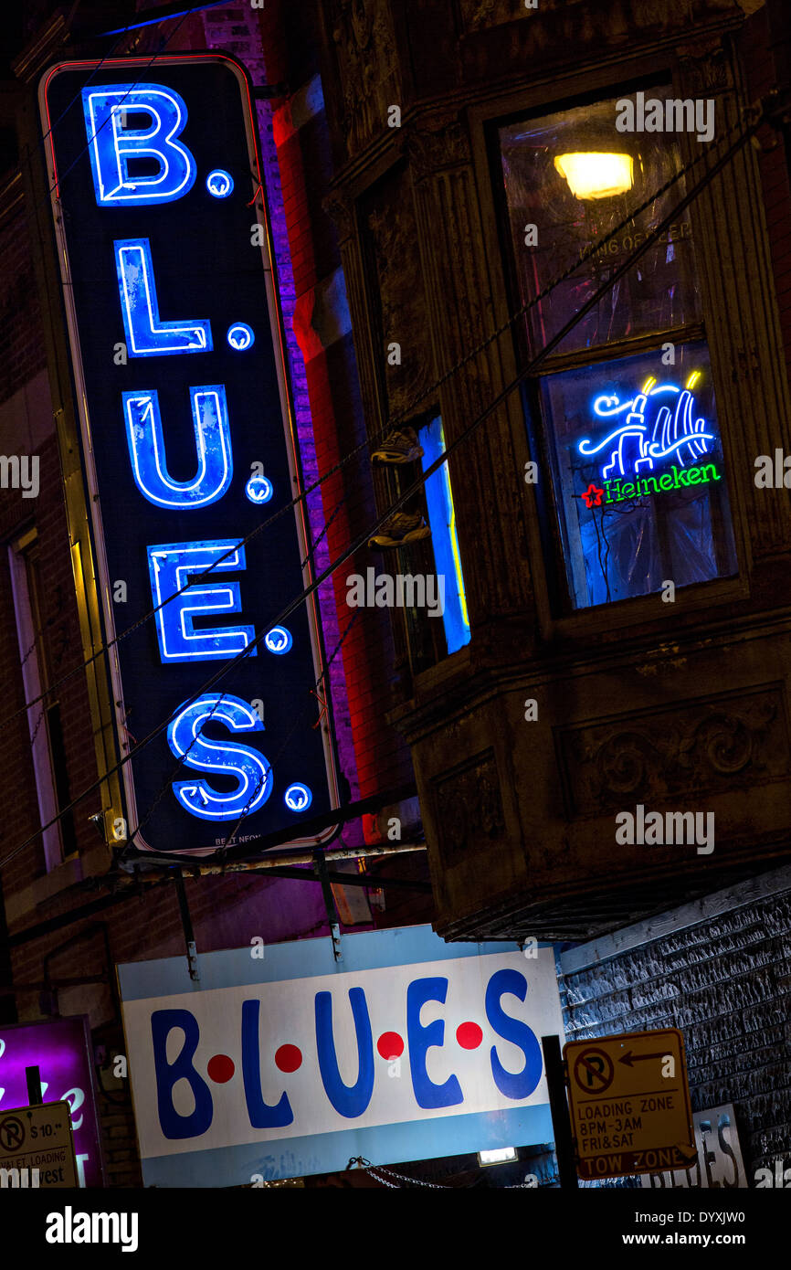 Leuchtreklame im B.L.U.E.S Club in Chicago, Illinois, USA Stockfoto