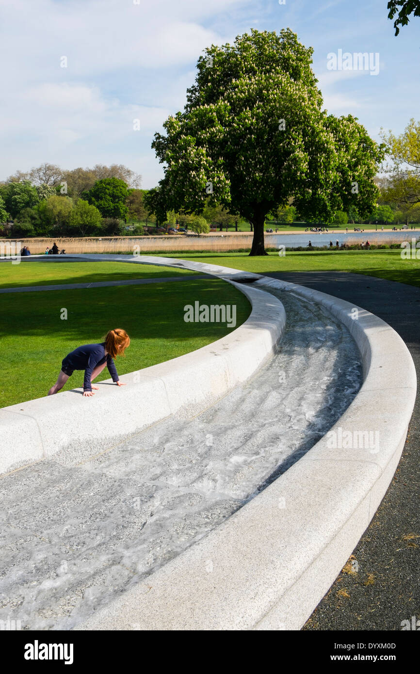 Prinzessin Diana Gedenkbrunnen im Hyde Park London Vereinigtes Königreich Stockfoto