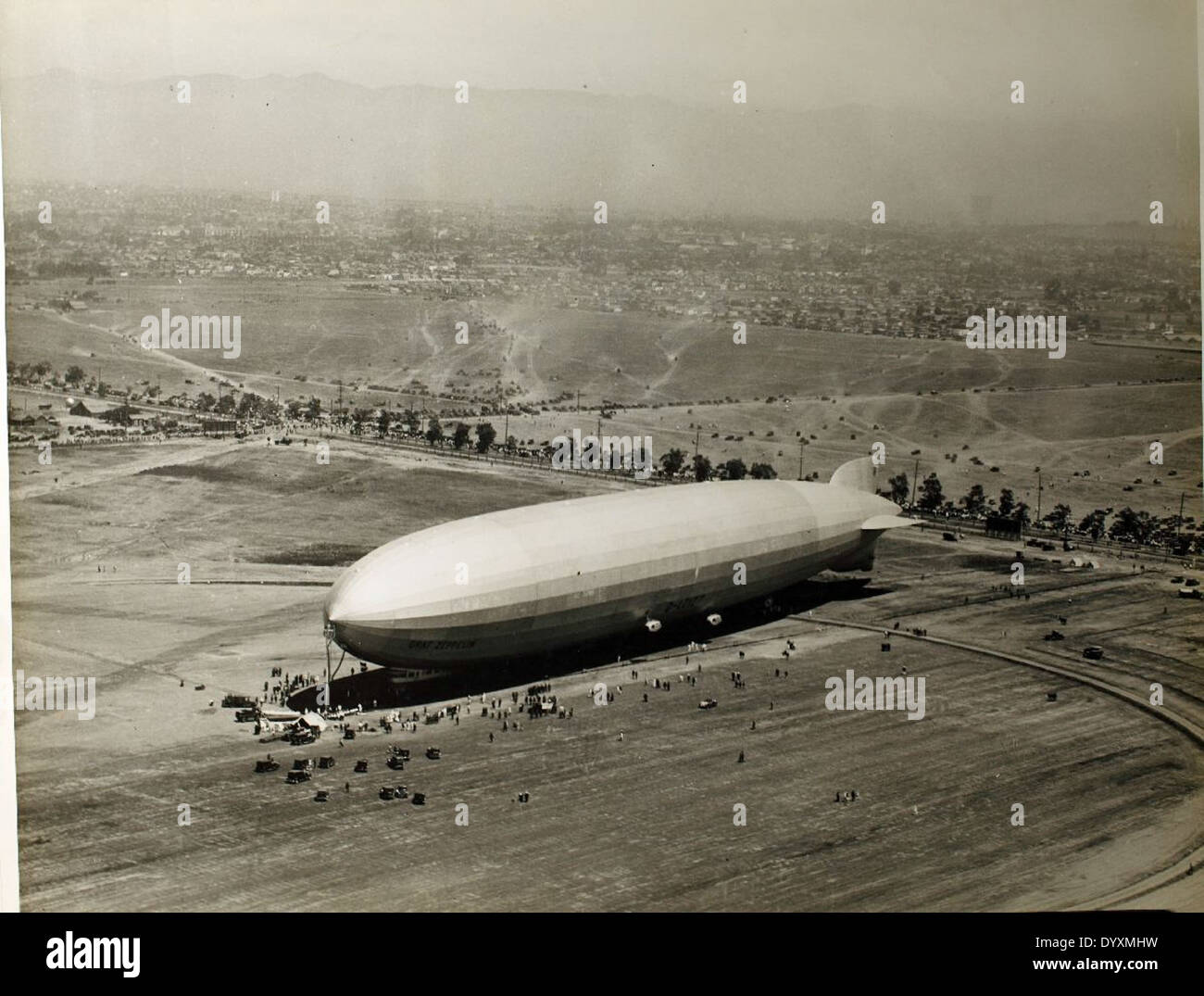 Der Zeppelin LZ 127 Graf Zeppelin, betrieben von der Deutschen Luftschiffahrts-Aktiengesellschaft (DELAG), war eines der berühmtesten Luftschiffe der Geschichte. Sie absolvierte mehrere transatlantische Flüge und spielte eine wichtige Rolle bei der Entwicklung der Flugtechnologie „leichter als Luft“. Stockfoto