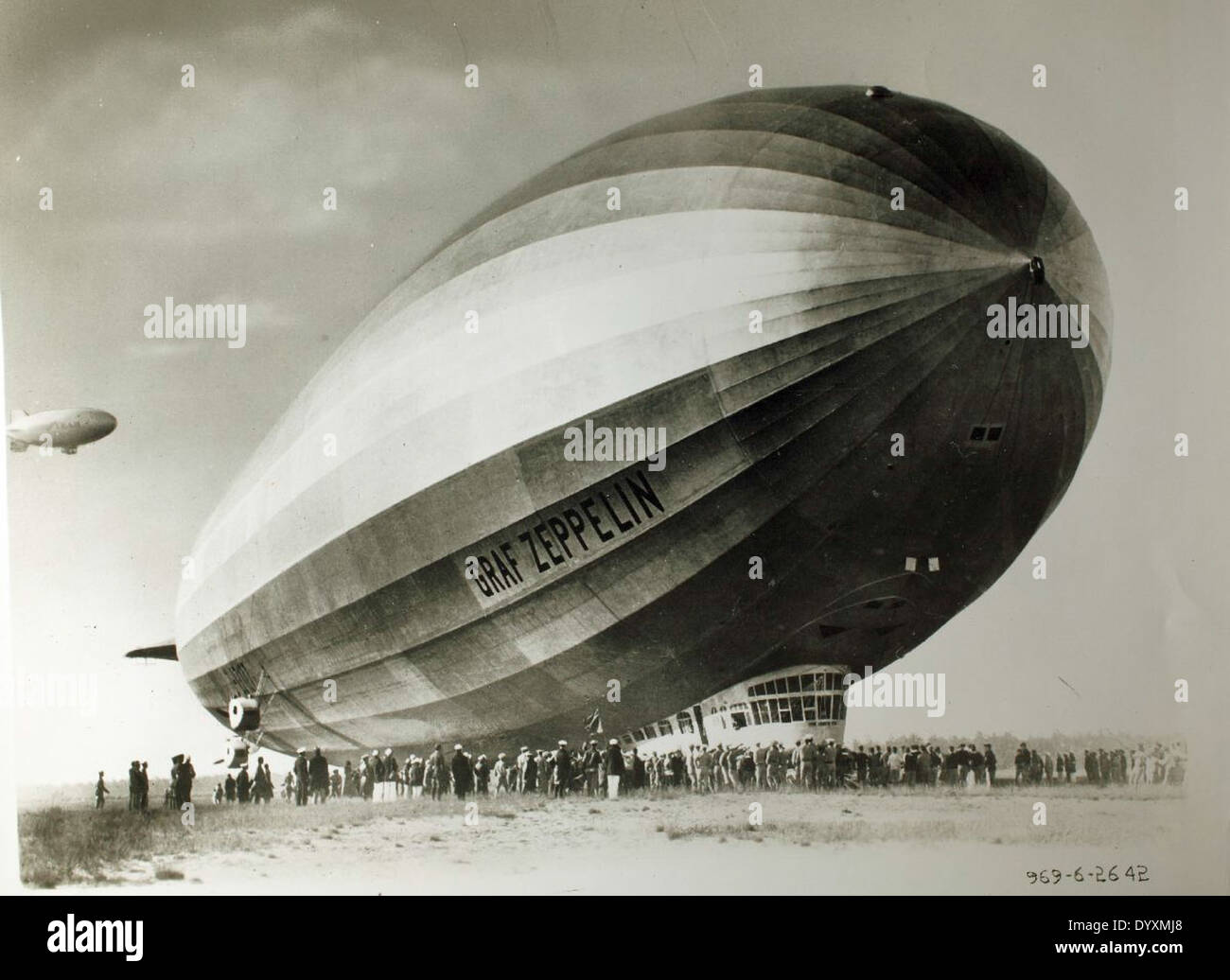 Die LZ 127 Graf Zeppelin, betrieben von der Deutschen Zeppelin-Reederei, war ein Pionierluftschiff für Fernflüge, einschließlich der Weltumrundung. Es ist eines der berühmtesten Flugzeuge in der Luftfahrtgeschichte. Stockfoto