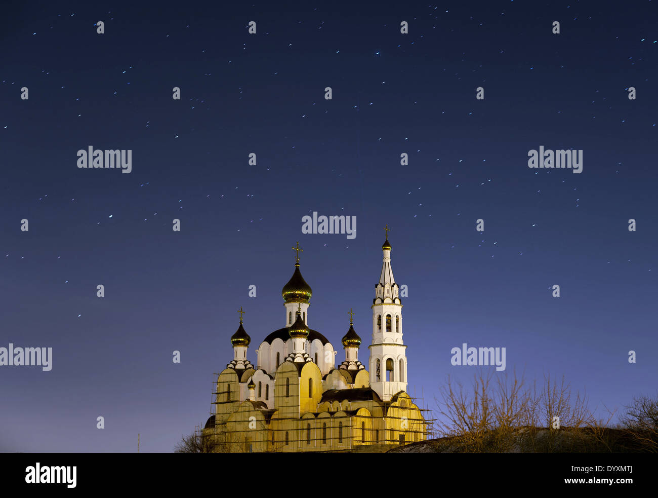 Kirche in der Nacht Stockfoto