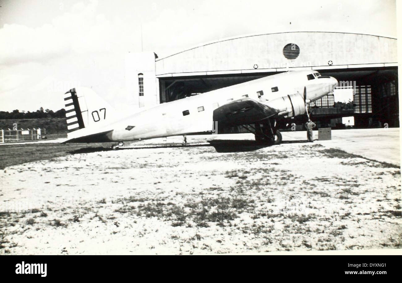 Die Douglas C-39, ein Abkömmling der DC-2, war ein zweimotoriges Transportflugzeug, das von der Douglas Aircraft Company entwickelt wurde. Sie spielte eine Rolle in der frühen militärischen und zivilen Luftfahrt. Das Flugzeug verfügte über verbesserte Konstruktionselemente gegenüber dem Vorgänger DC-1, mit erhöhter Passagierkapazität und verbesserter Leistung für den kommerziellen und militärischen Einsatz. Stockfoto