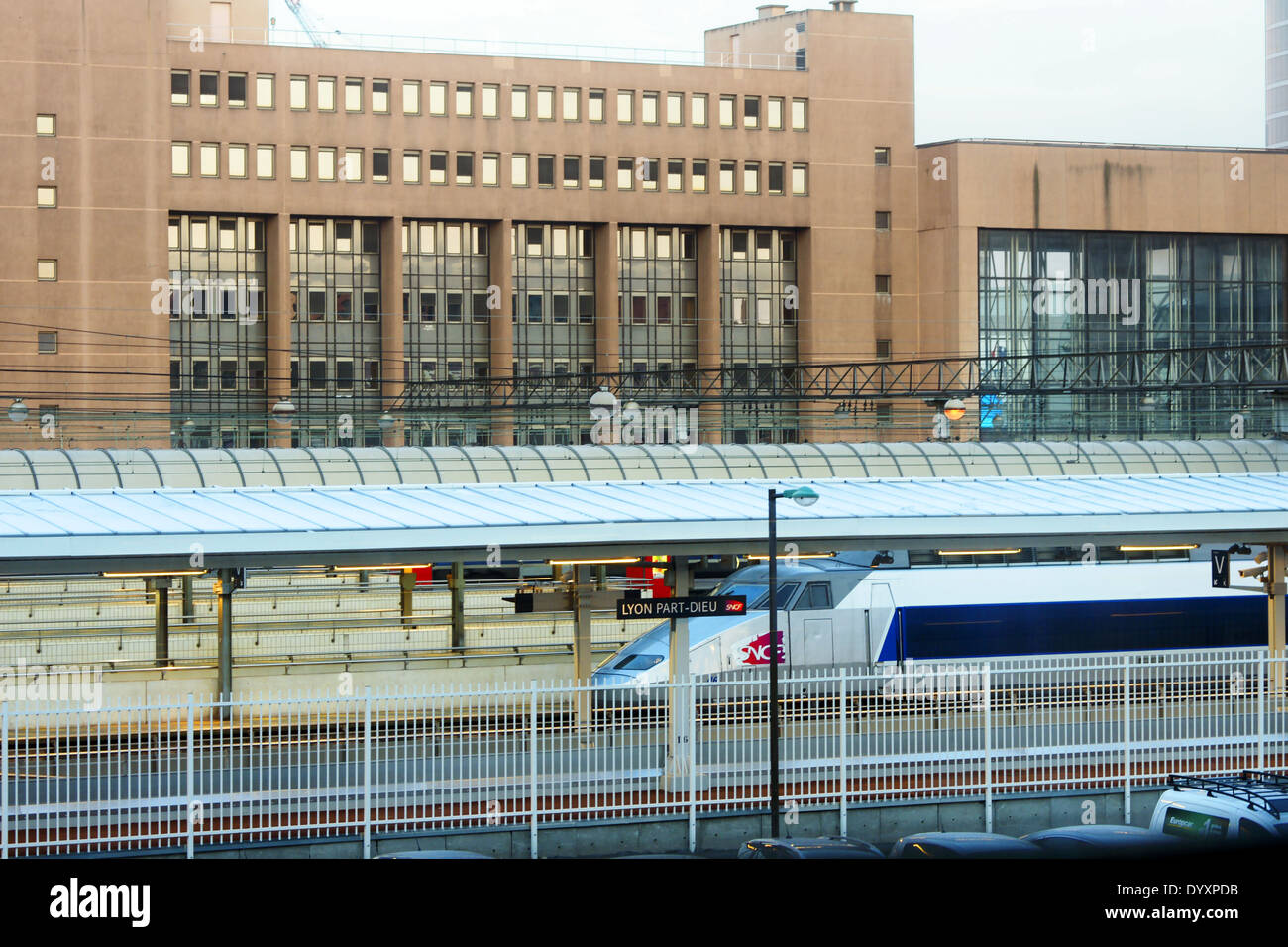 HST-Zug Ankunft in la Gare de la Part-Dieu in Lyon, Frankreich Stockfoto