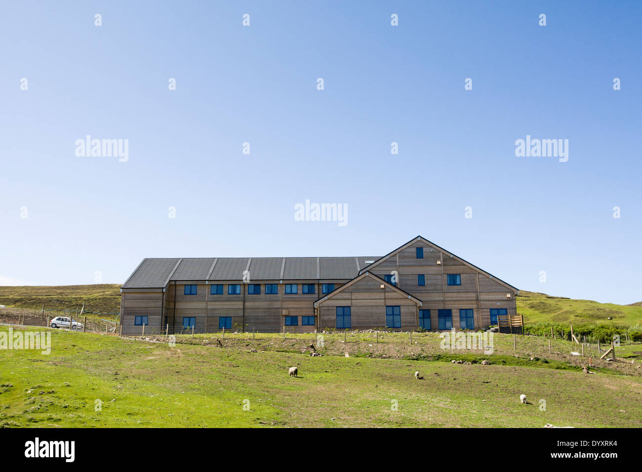 Der Neubau der Fair Isle Bird Observatory, eröffnet im Jahr 2010. Fair-Isle, Shetland Stockfoto