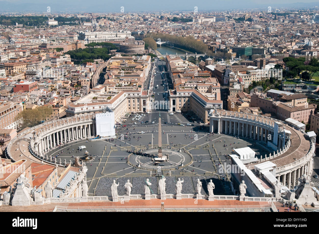 Der fantastische Blick über Rom und St.-Peter Platz Suche entlang der Via della Conciliazione aus der Kuppel der Basilika St. Peter Stockfoto