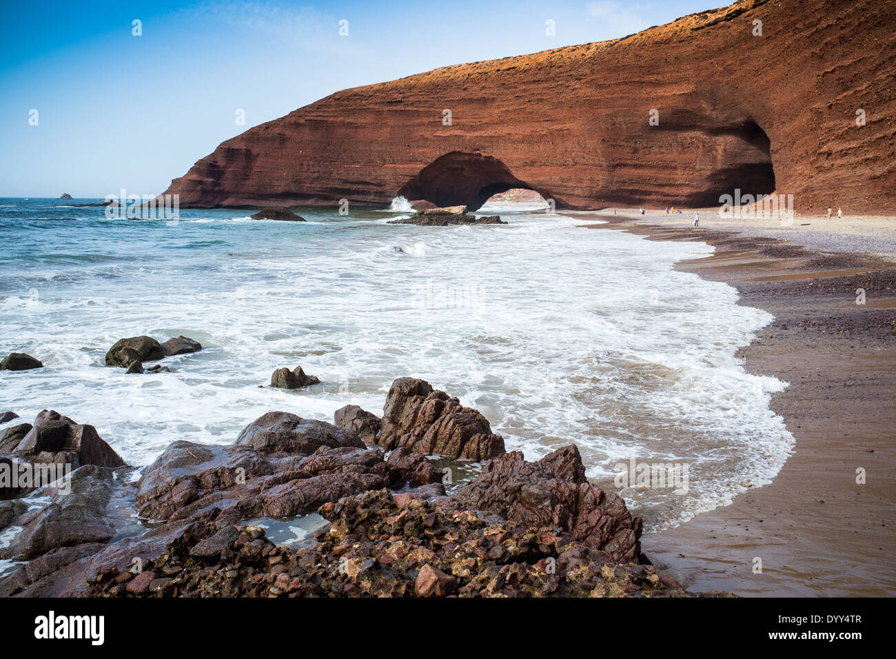 Roten Bögen im Atlantik Küste, Legzira Strand, Sidi Ifni, Marokko, Nordafrika Stockfoto