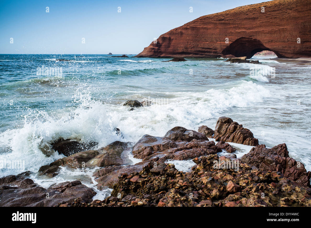 Roten Bögen im Atlantik Küste, Legzira Strand, Sidi Ifni, Marokko, Nordafrika Stockfoto