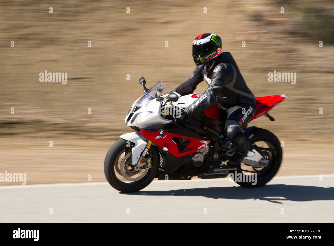 Motorrad-Fahrer bei hoher Geschwindigkeit Stockfoto